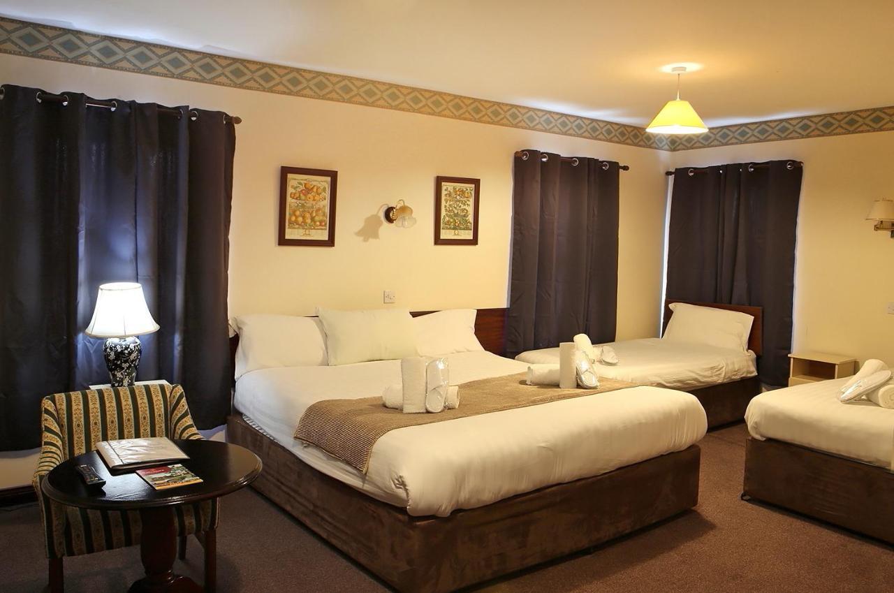 באלינמור Commercial And Tourist Hotel מראה חיצוני תמונה