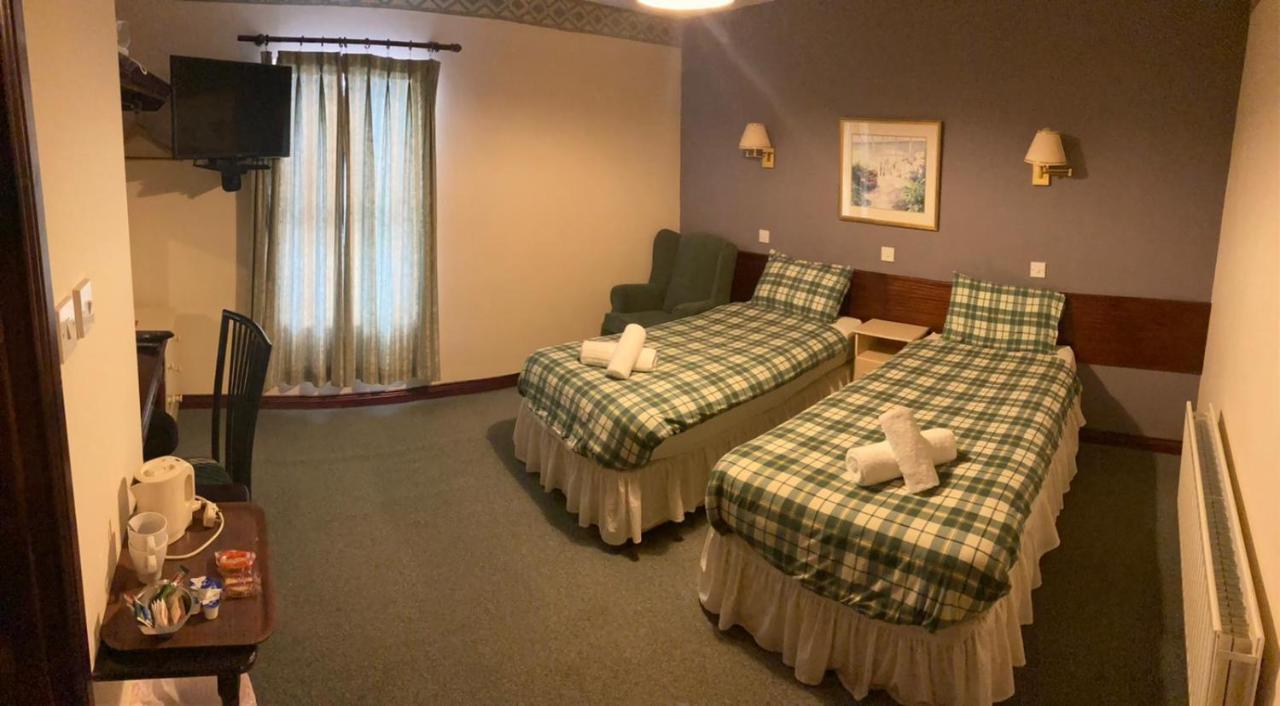 באלינמור Commercial And Tourist Hotel מראה חיצוני תמונה